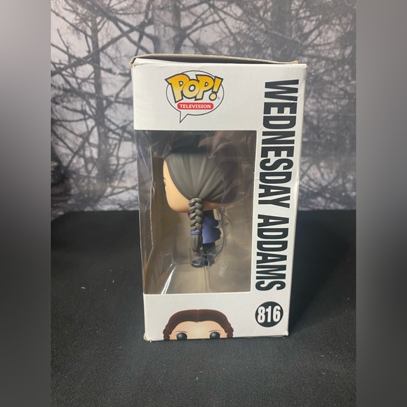 Funko Pop! The Addams Family #816 Wednesday Addams Hot Topic Exclusive - Picture 2 of 4